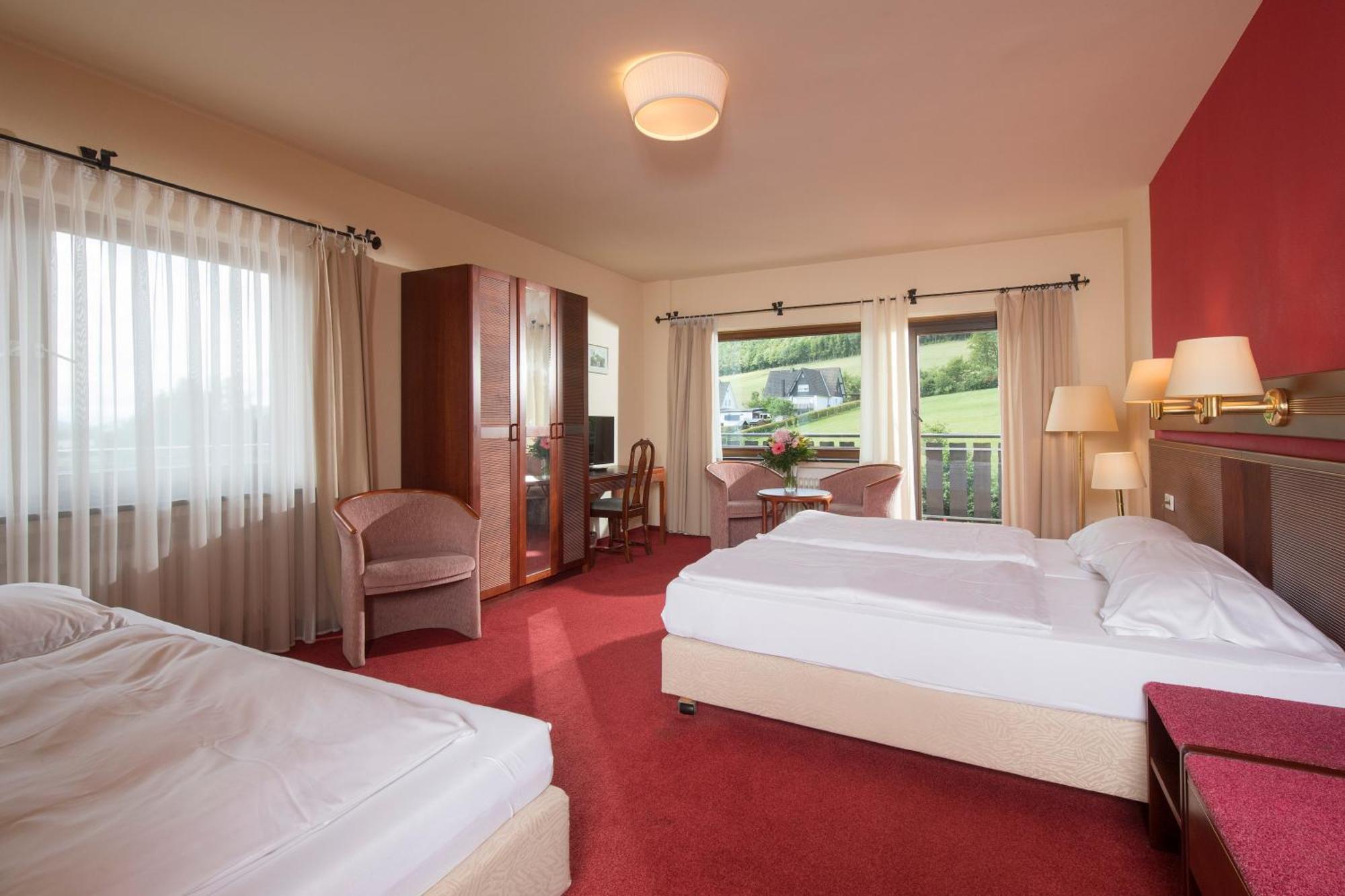 Sauerland Alpin Hotel Schmallenberg Exterior photo
